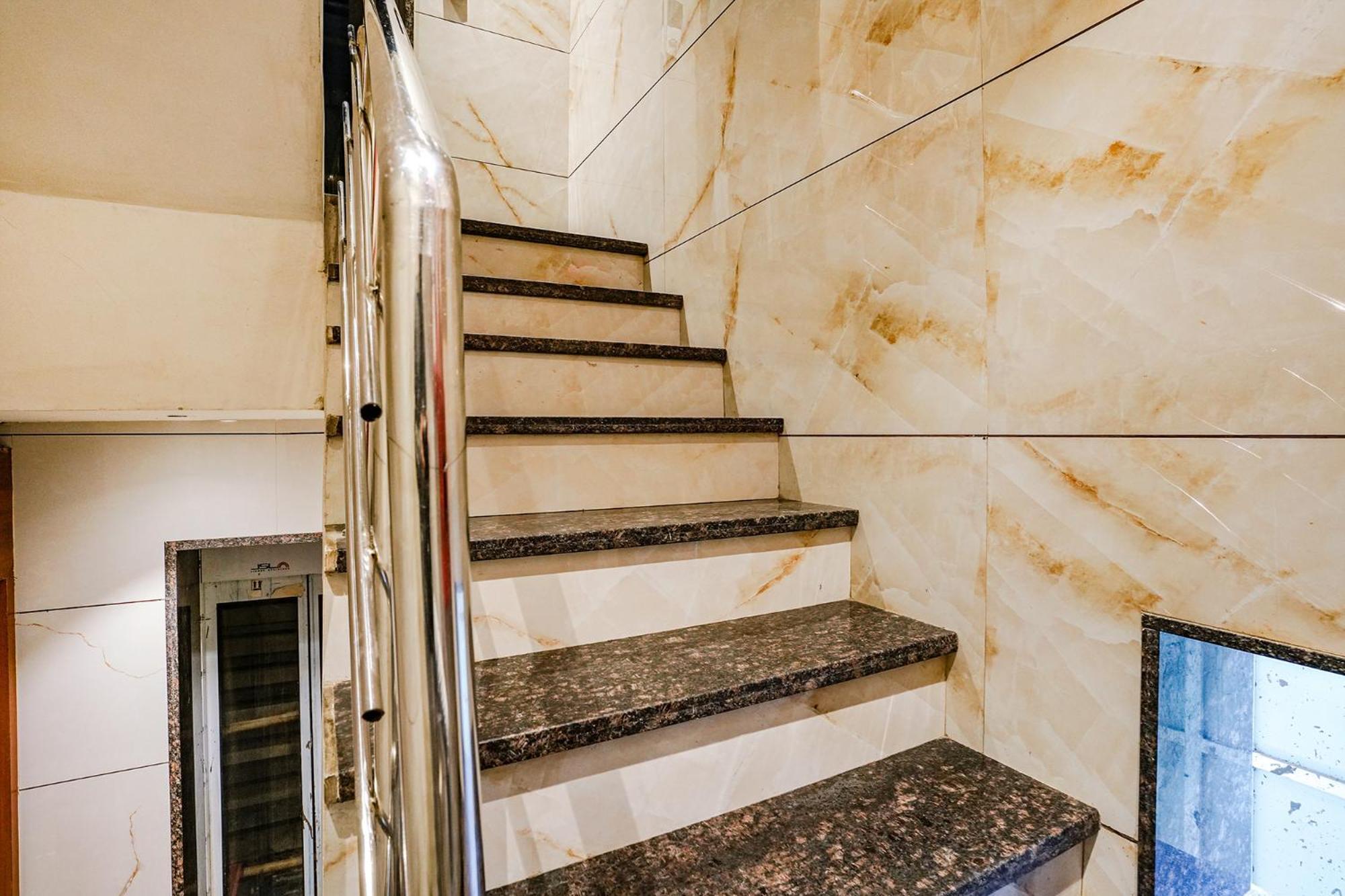 Hotel Czar Inn - Vashi Navi Mumbai Bagian luar foto
