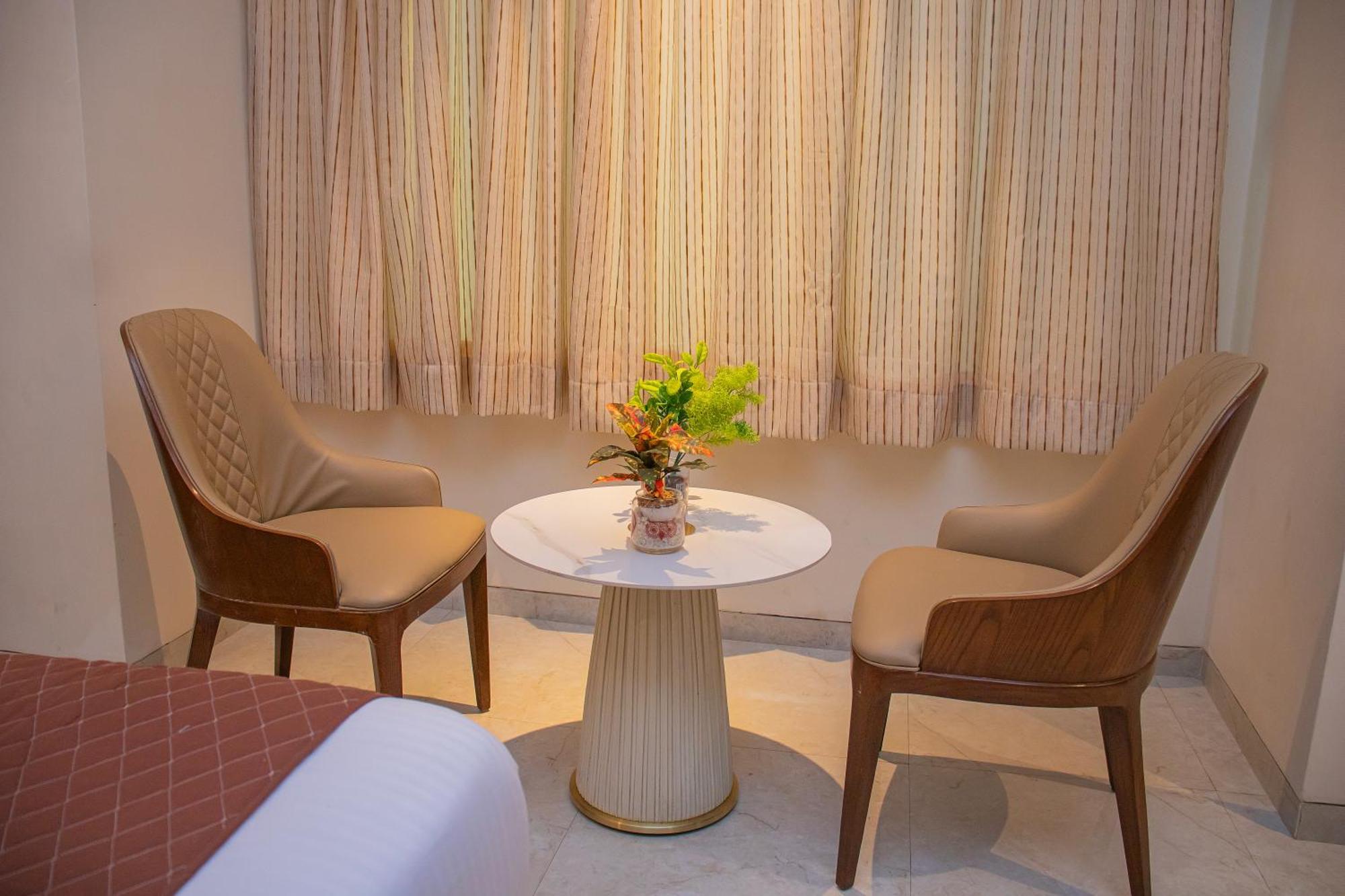Hotel Czar Inn - Vashi Navi Mumbai Bagian luar foto