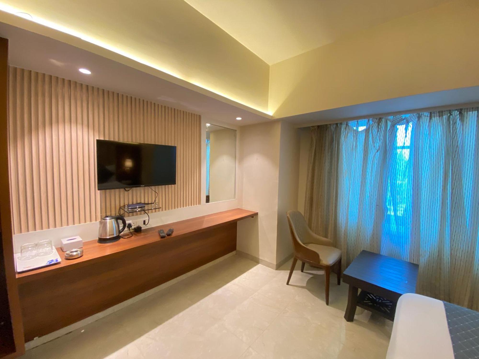 Hotel Czar Inn - Vashi Navi Mumbai Bagian luar foto