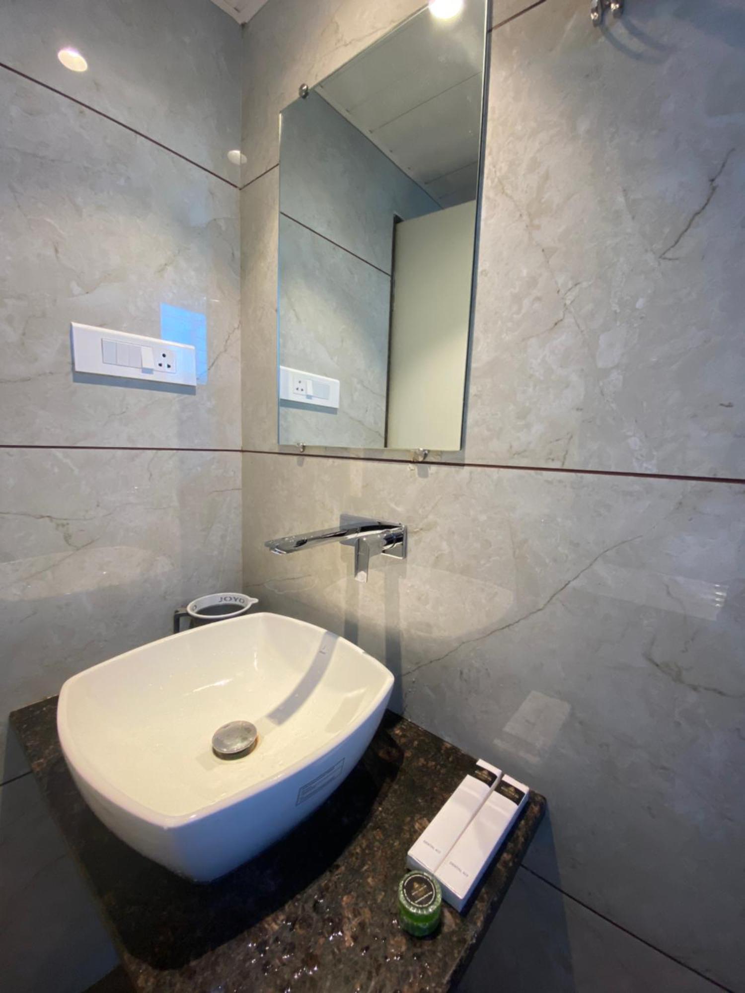 Hotel Czar Inn - Vashi Navi Mumbai Bagian luar foto