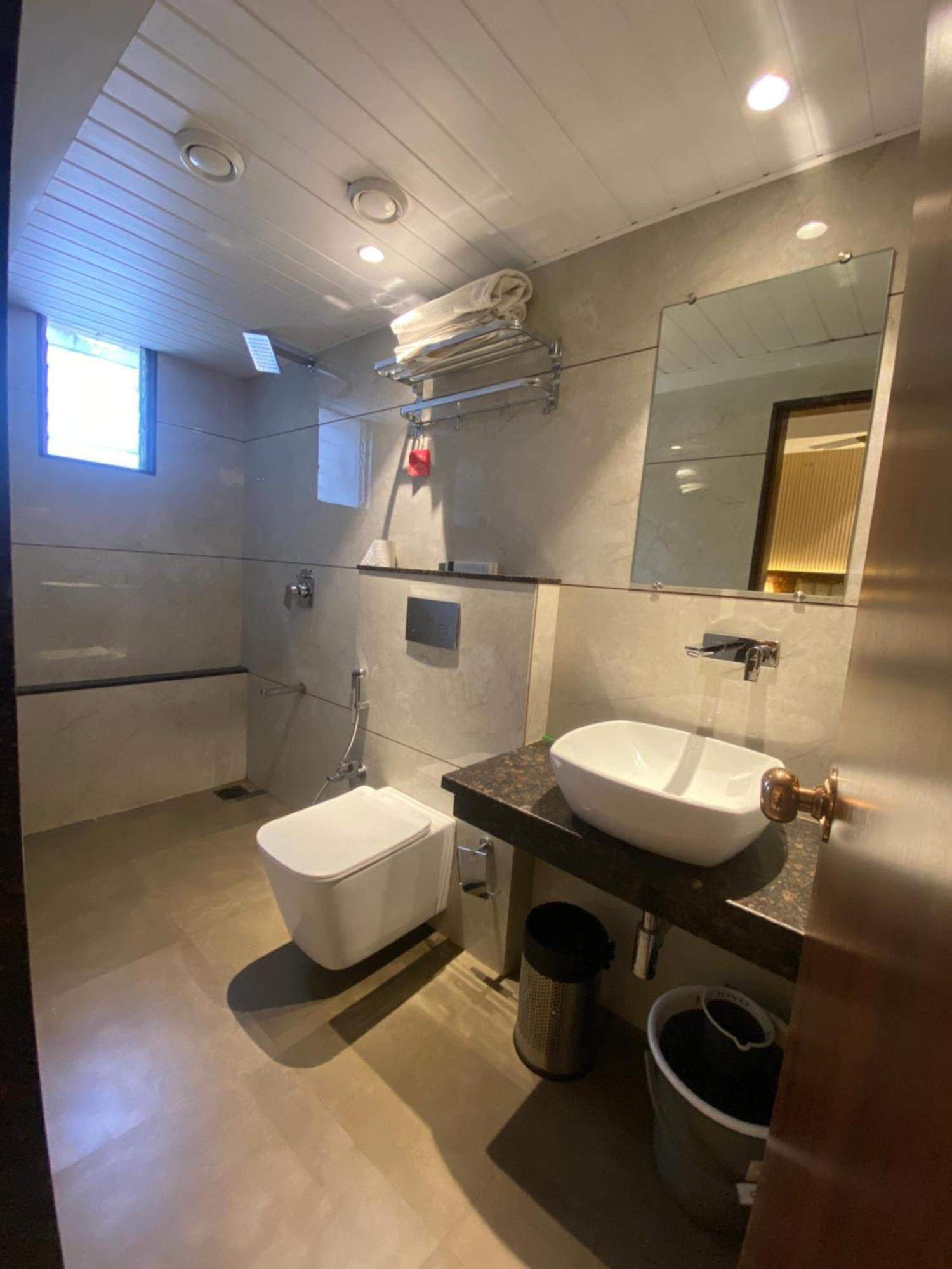 Hotel Czar Inn - Vashi Navi Mumbai Bagian luar foto