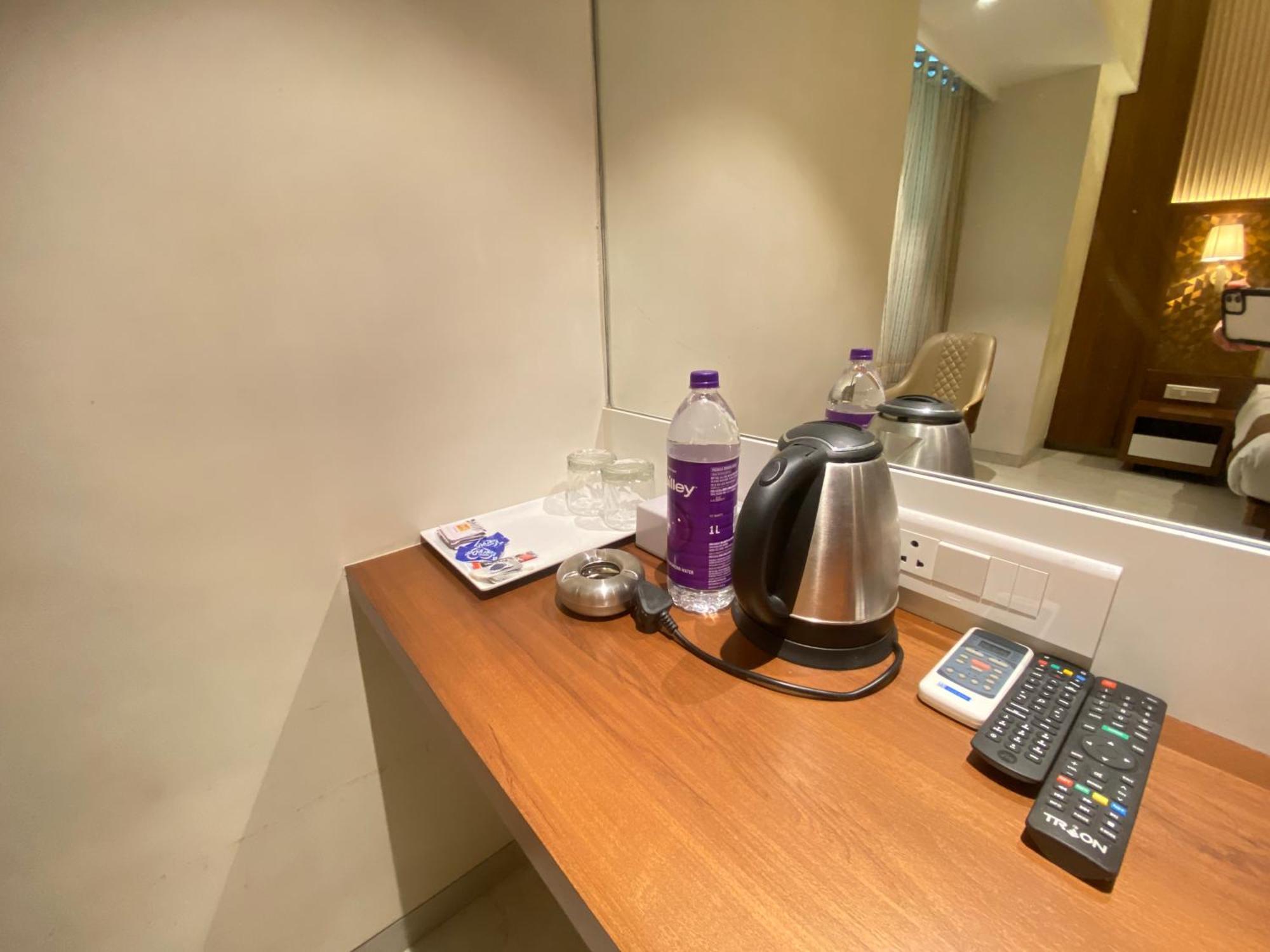 Hotel Czar Inn - Vashi Navi Mumbai Bagian luar foto