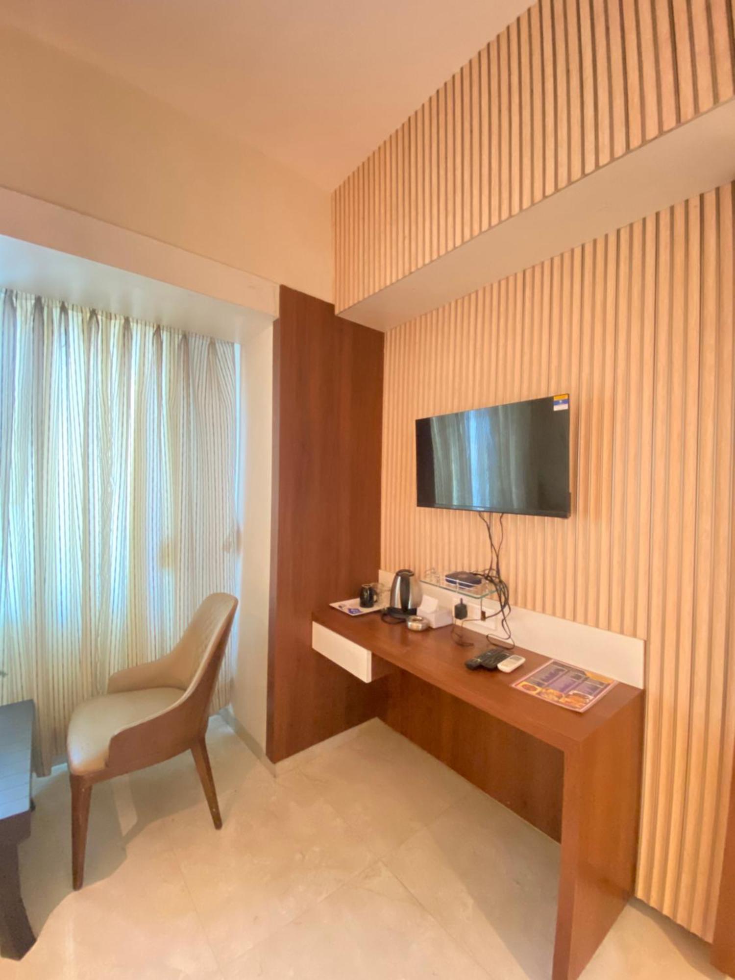 Hotel Czar Inn - Vashi Navi Mumbai Bagian luar foto