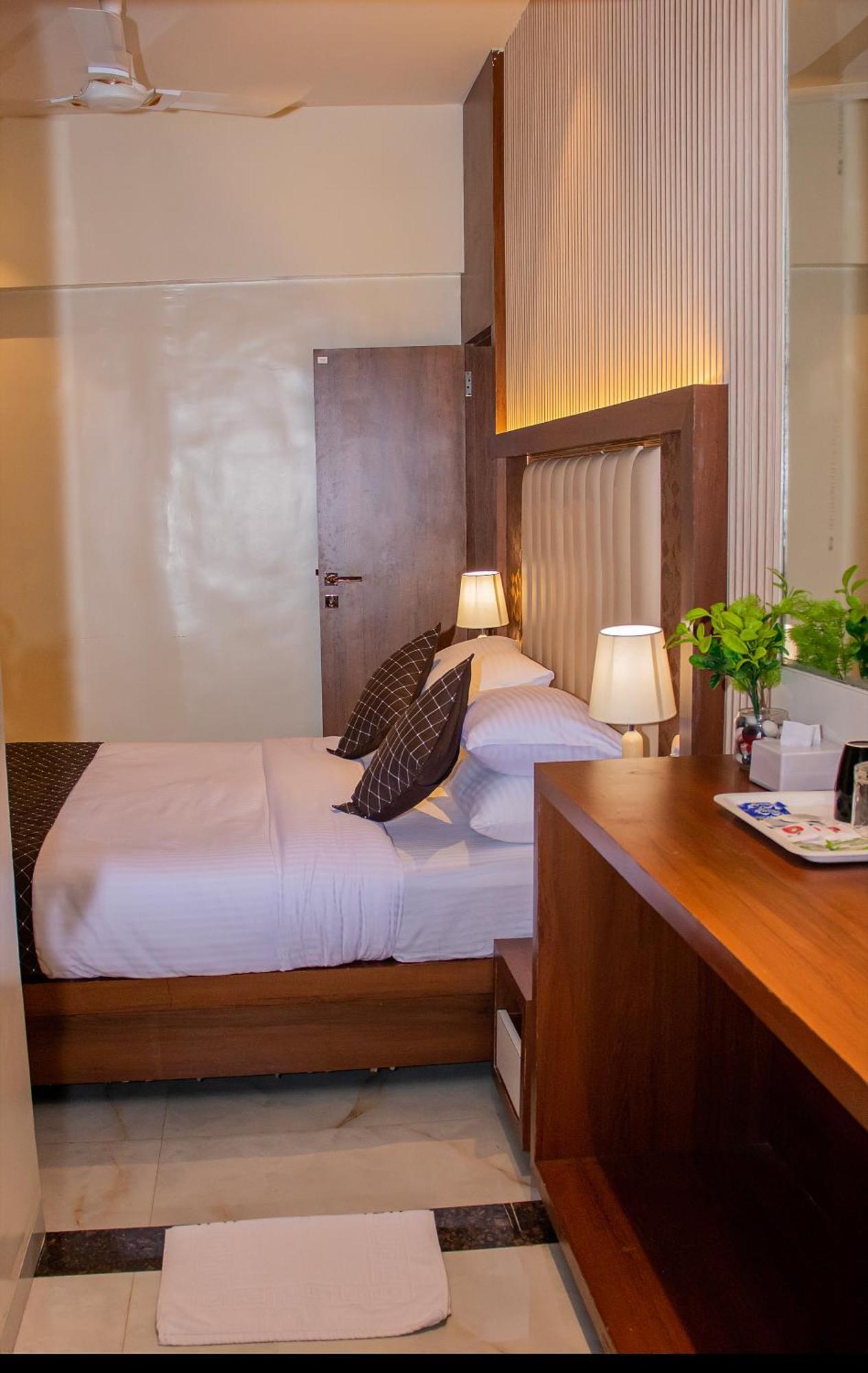 Hotel Czar Inn - Vashi Navi Mumbai Bagian luar foto
